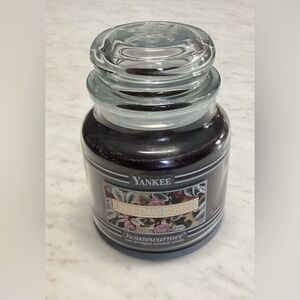 Yankee Christmas Berries  Housewarmer Candle. NWT